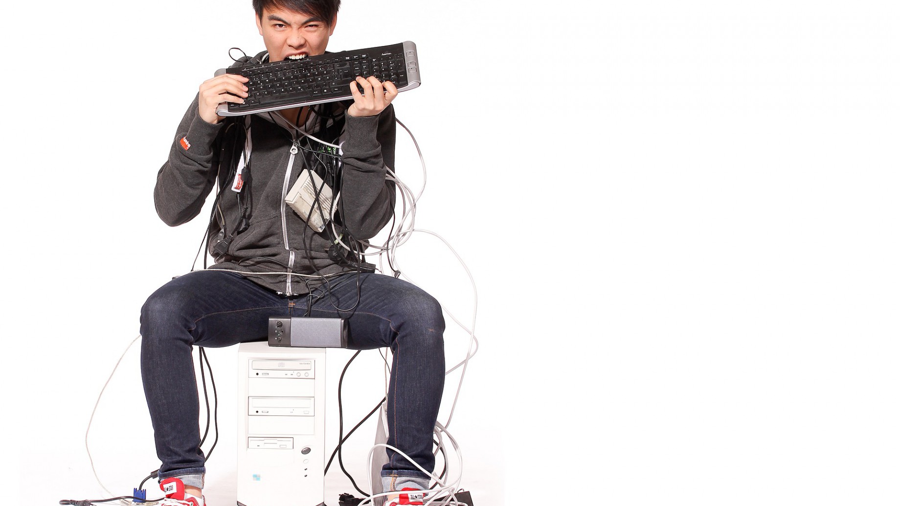 Francia asegurará el "derecho a reparar" aparatos electrónicos con muerte programada